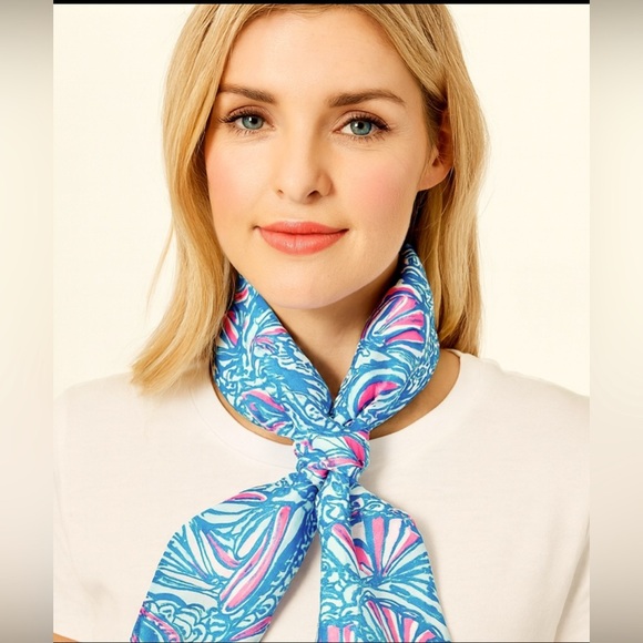Lilly Pulitzer Scarf 27”x27” Pink Blue Paisley Shell Square Polyester - Picture 1 of 8